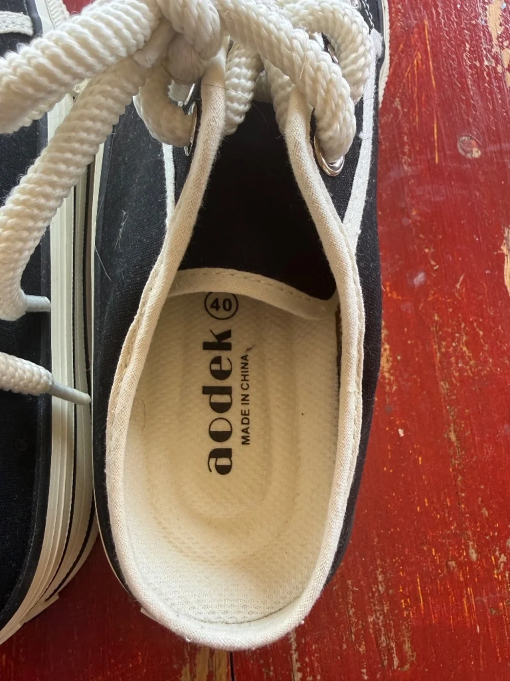 Aodek tennis shoes 40